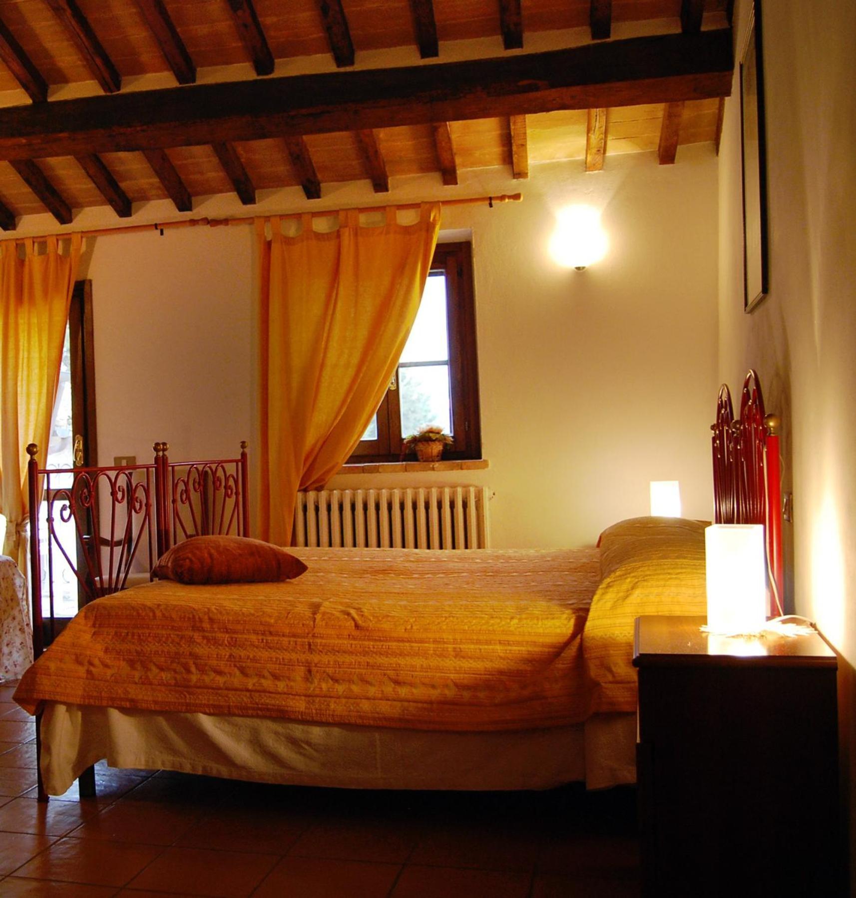 مونتيفالكو Agriturismo Camiano Piccolo الغرفة الصورة