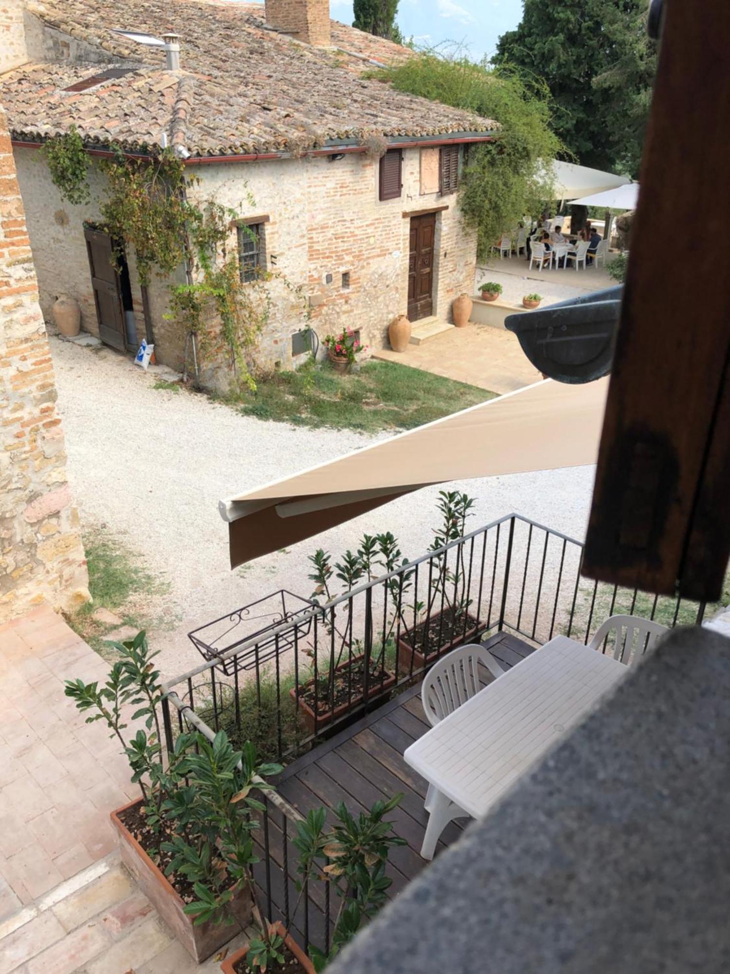 مونتيفالكو Agriturismo Camiano Piccolo الغرفة الصورة